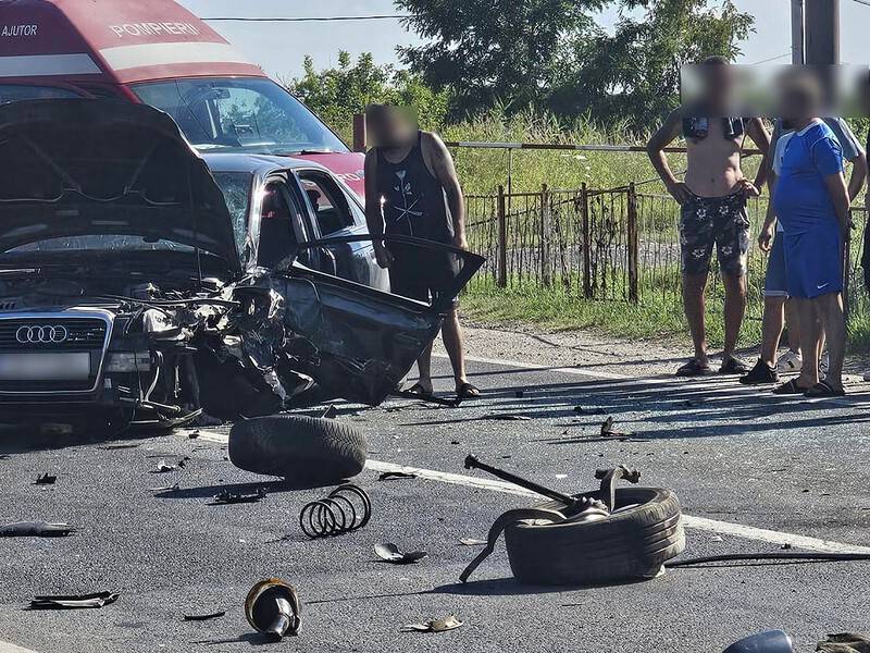 două mașini s-au tamponat pe dn14 la copșa mică. un minor rănit (foto)