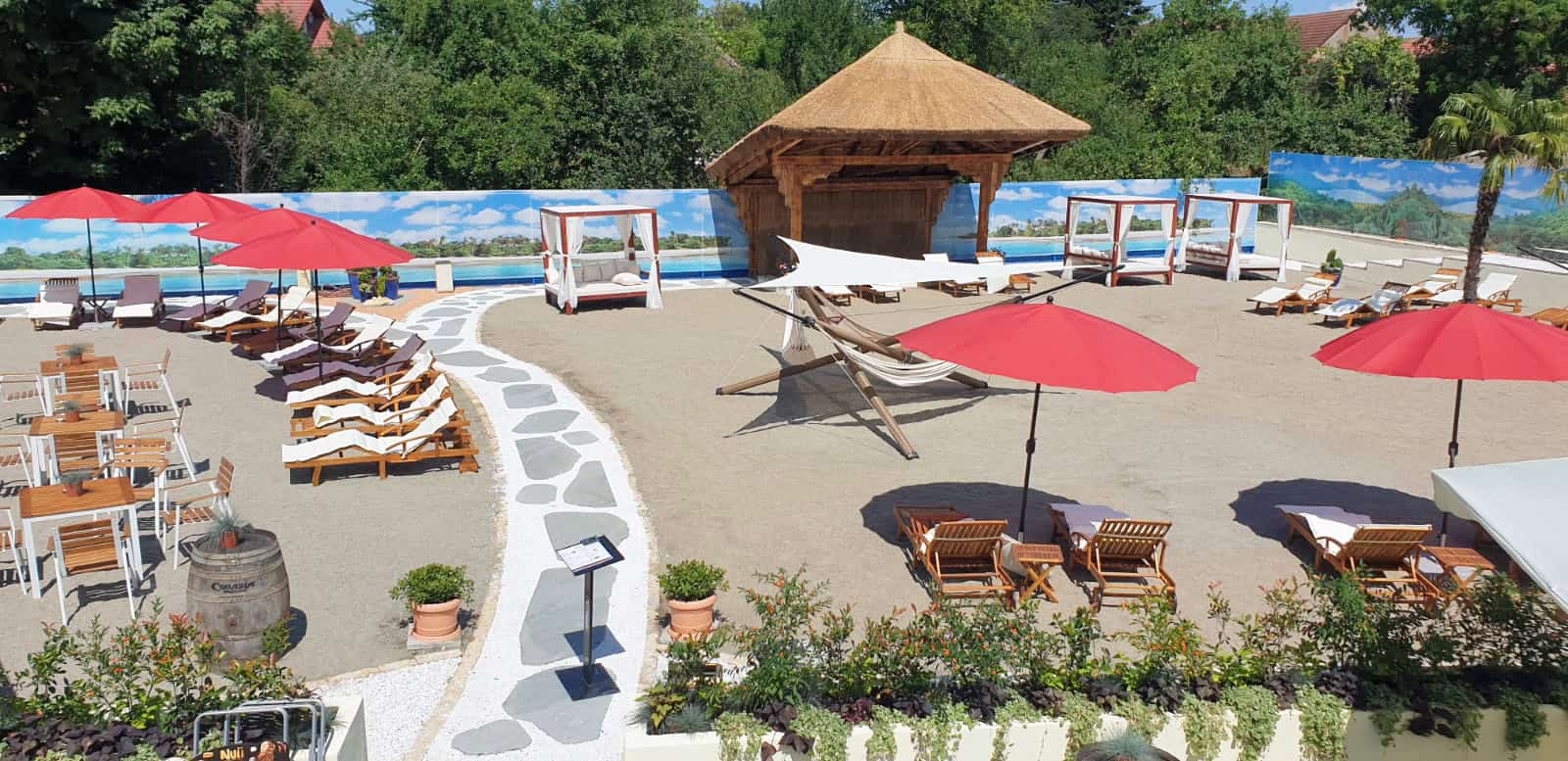 Relaxare în stil mare pentru toată familia la Corabia Piraților Beach Club din Avrig, piscina cea mai Instagramabilă din județul Sibiu