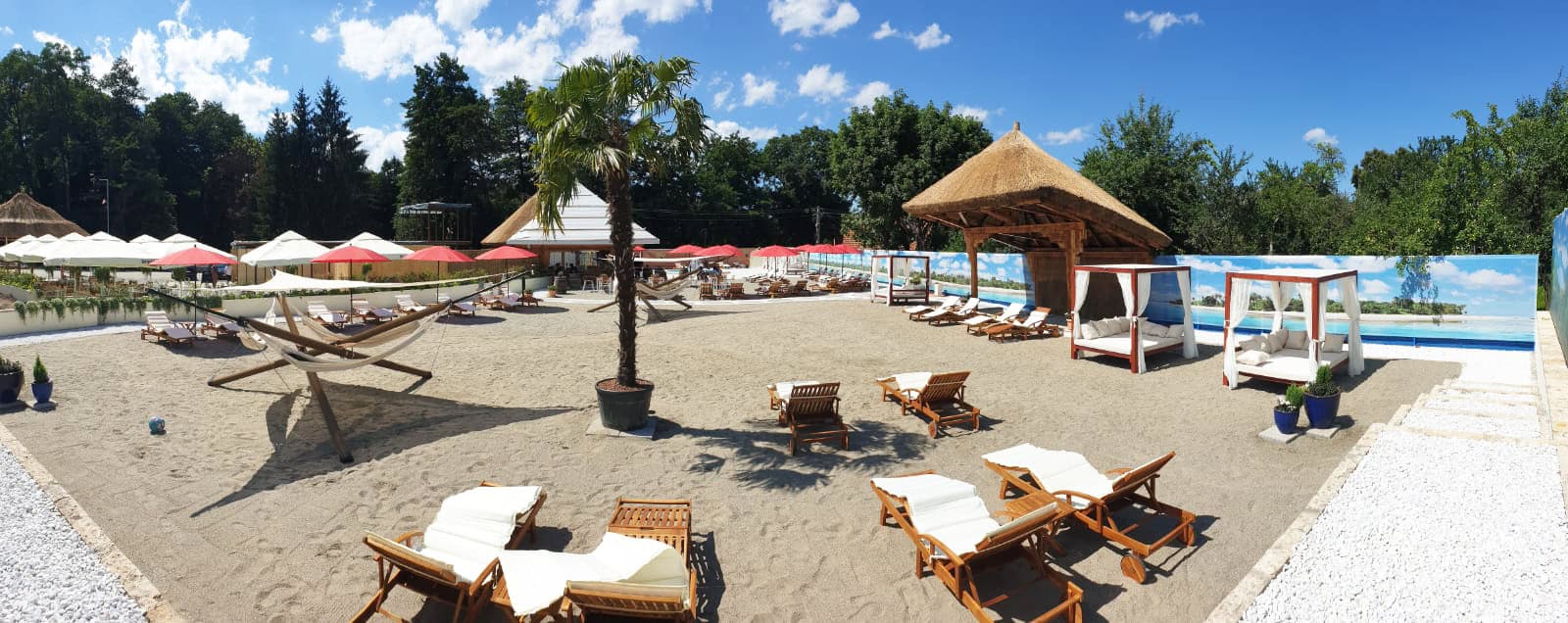 Relaxare în stil mare pentru toată familia la Corabia Piraților Beach Club din Avrig, piscina cea mai Instagramabilă din județul Sibiu