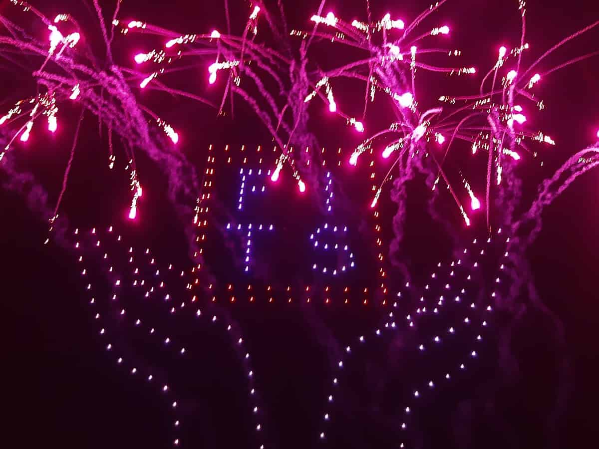 spectacole cu drone și în acest an la fits. câți bani dă teatrul pe cele două momente