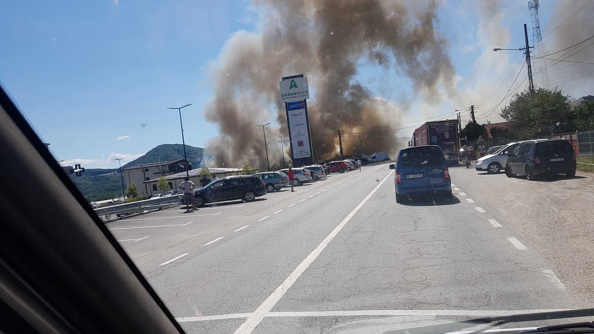 Incendiu devastator la unul dintre cele mai cunoscute restaurante din județul Vâlcea (foto)