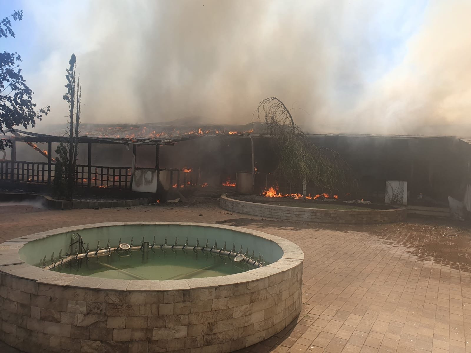 Incendiu devastator la unul dintre cele mai cunoscute restaurante din județul Vâlcea (foto)