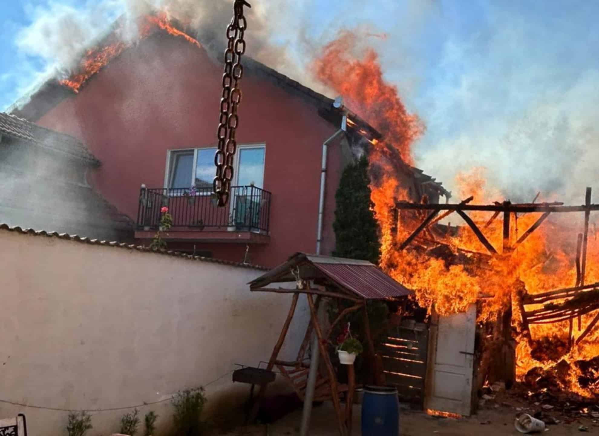 familia care și-a pierdut casa în incendiu la cașolț trece prin clipe de coșmar. „nu am putut salva nimic, e o ruină” (video foto)