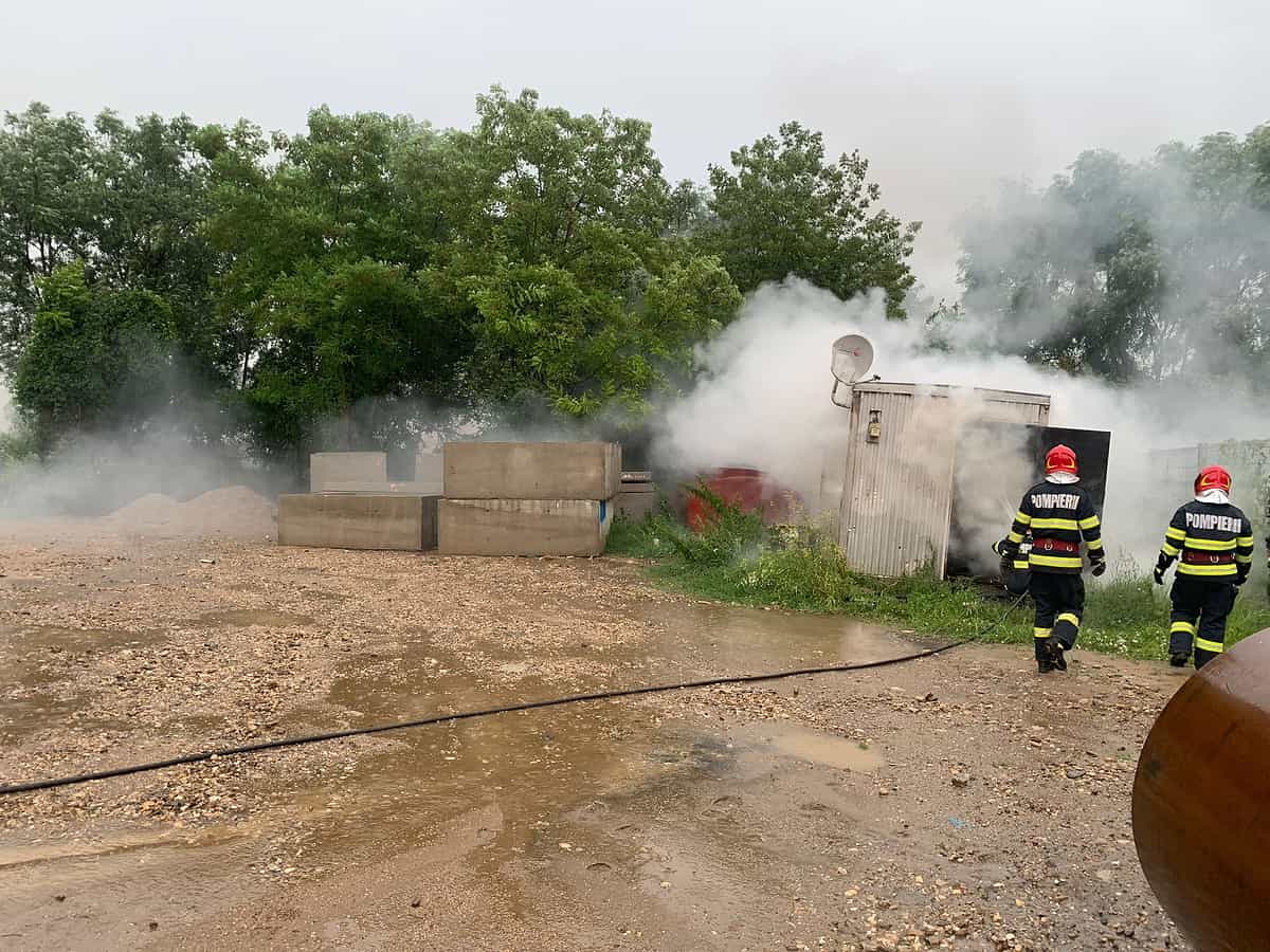 container locuință incendiat la mediaș