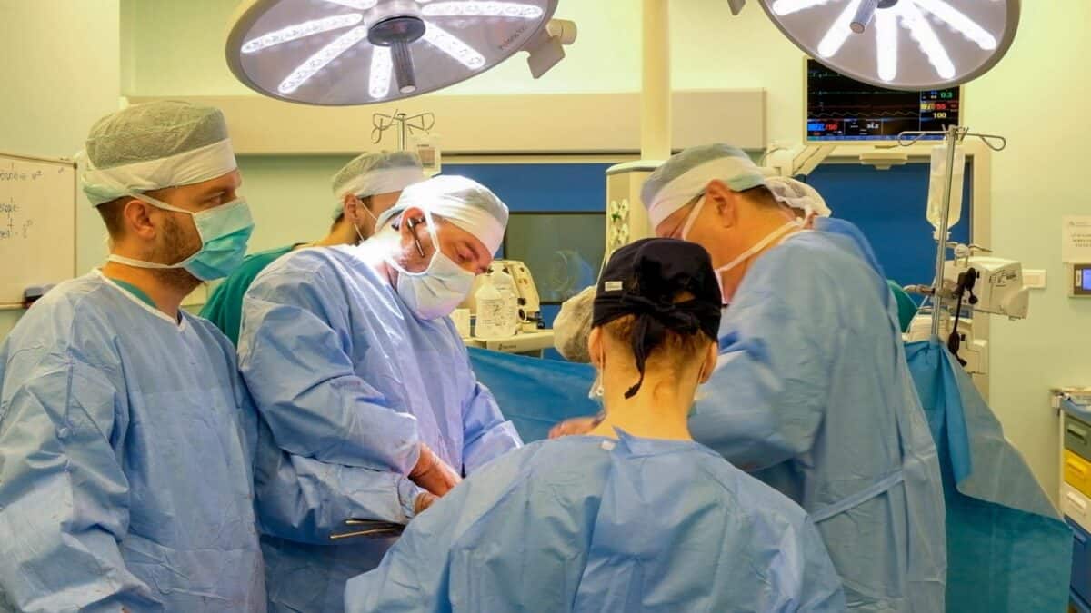 Pacientă cu cancer peritoneal operată gratuit la MedLife Sibiu printr-o metodă revoluționară