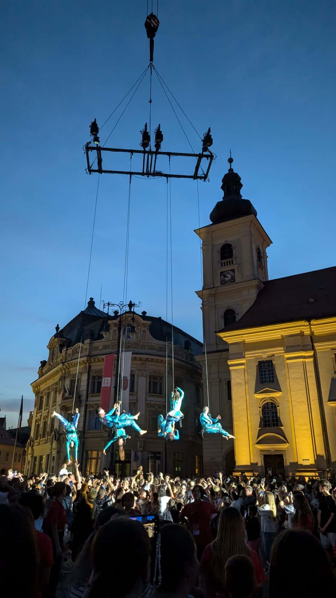 O frenezie de spectacole stradale au încheiat FITS 2024 în centrul Sibiului (video, foto)