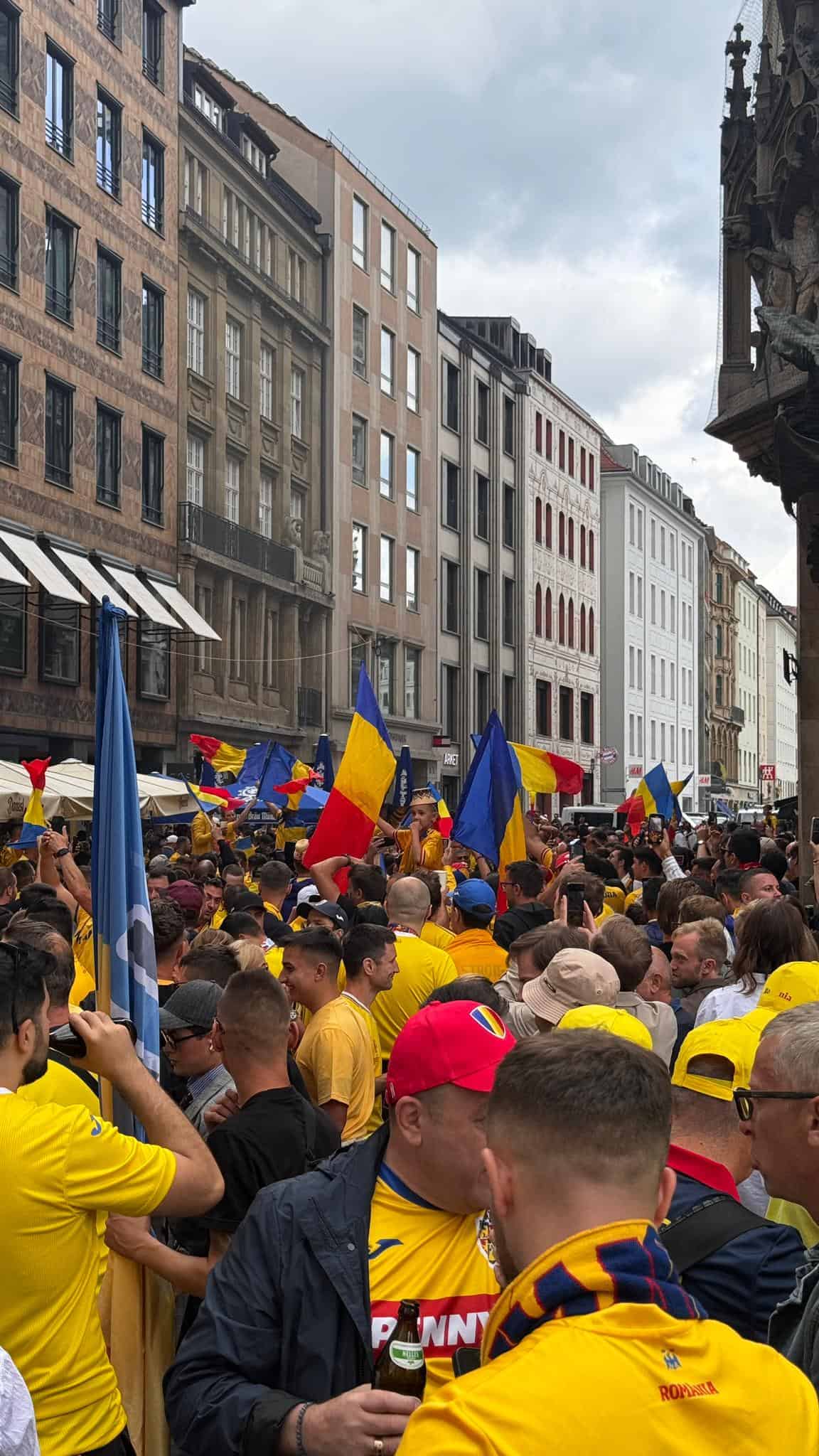 live text sute de sibieni au fost la meciul de la munchen. optimea de finală de la euro, românia - olanda 0-3 final (video, foto)