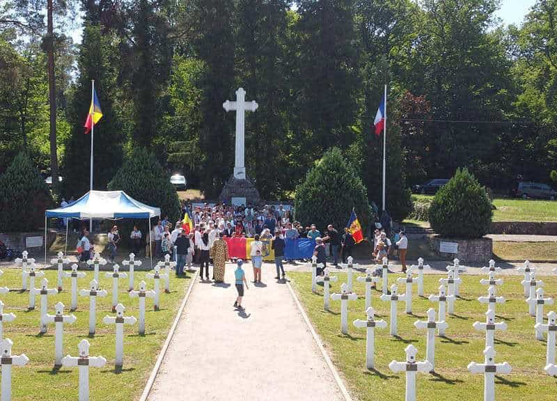 locuitorii din gura râului călătoresc aproape 2.000 de kilometri pentru a cinsti eroii români din primul război mondial (foto)