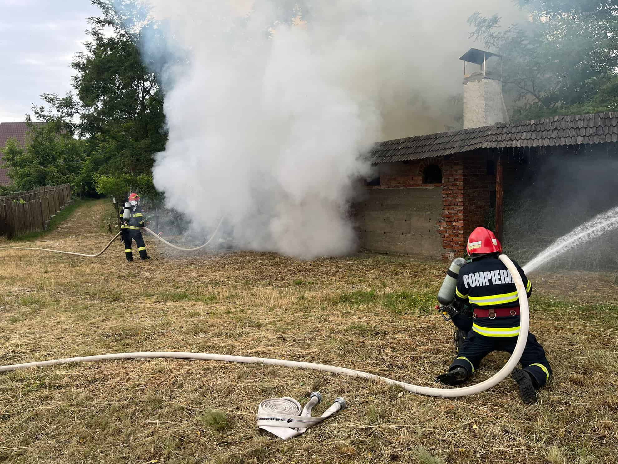 Cabană din Sibiel, lovită de fulger