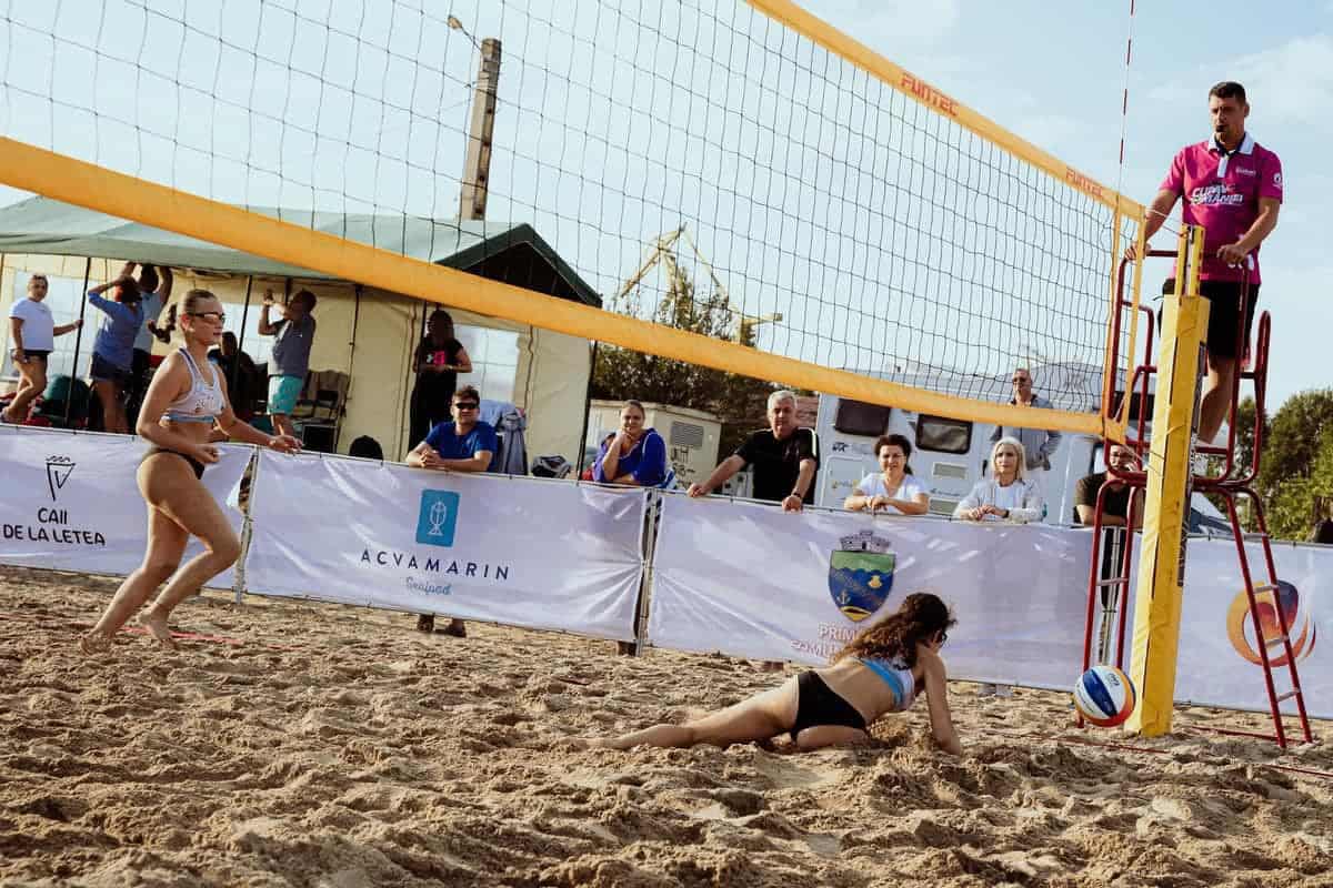 Evoluții remarcabile pentru echipele de la Champions la turneul final U 18 de volei pe plajă