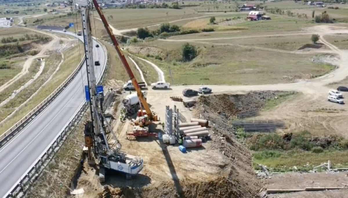 Au început forajele pentru viaductele și studiile Geotehnice pentru lotul 2 al autostrăzii Sibiu Pitești (video)