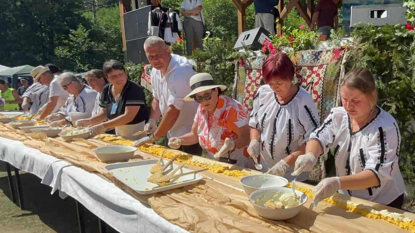 Mega bulz de 62 de metri la Festivalul Brânzei și al Țuicii de la Rășinari. Primar: „Ducem tradiția mai departe” (foto video)