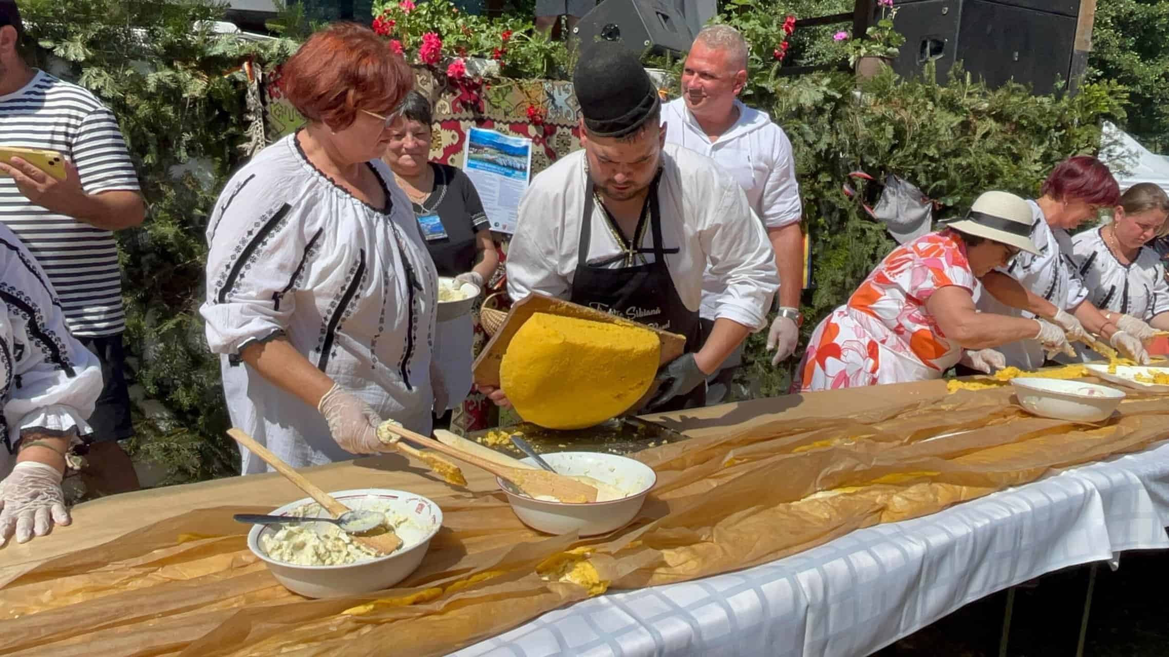 Mega bulz de 62 de metri la Festivalul Brânzei și al Țuicii de la Rășinari. Primar: „Ducem tradiția mai departe” (foto video)