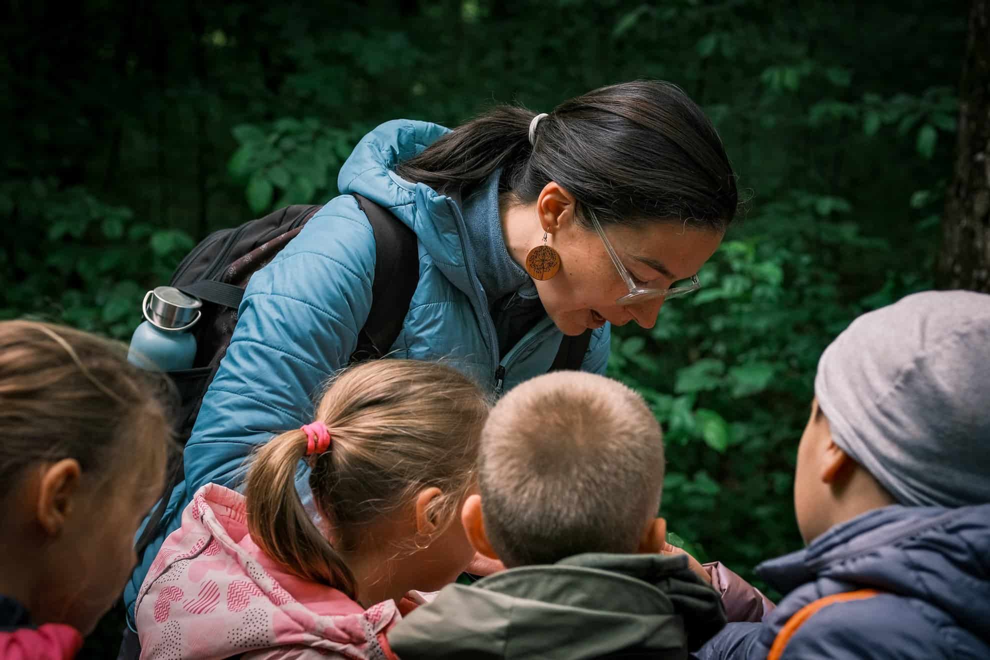 O bucureșteancă a dat Capitala pe liniștea colinelor din zona Mediașului. Ioana s-a făcut ghid de drumeții: ”Mi s-a îndeplinit visul”