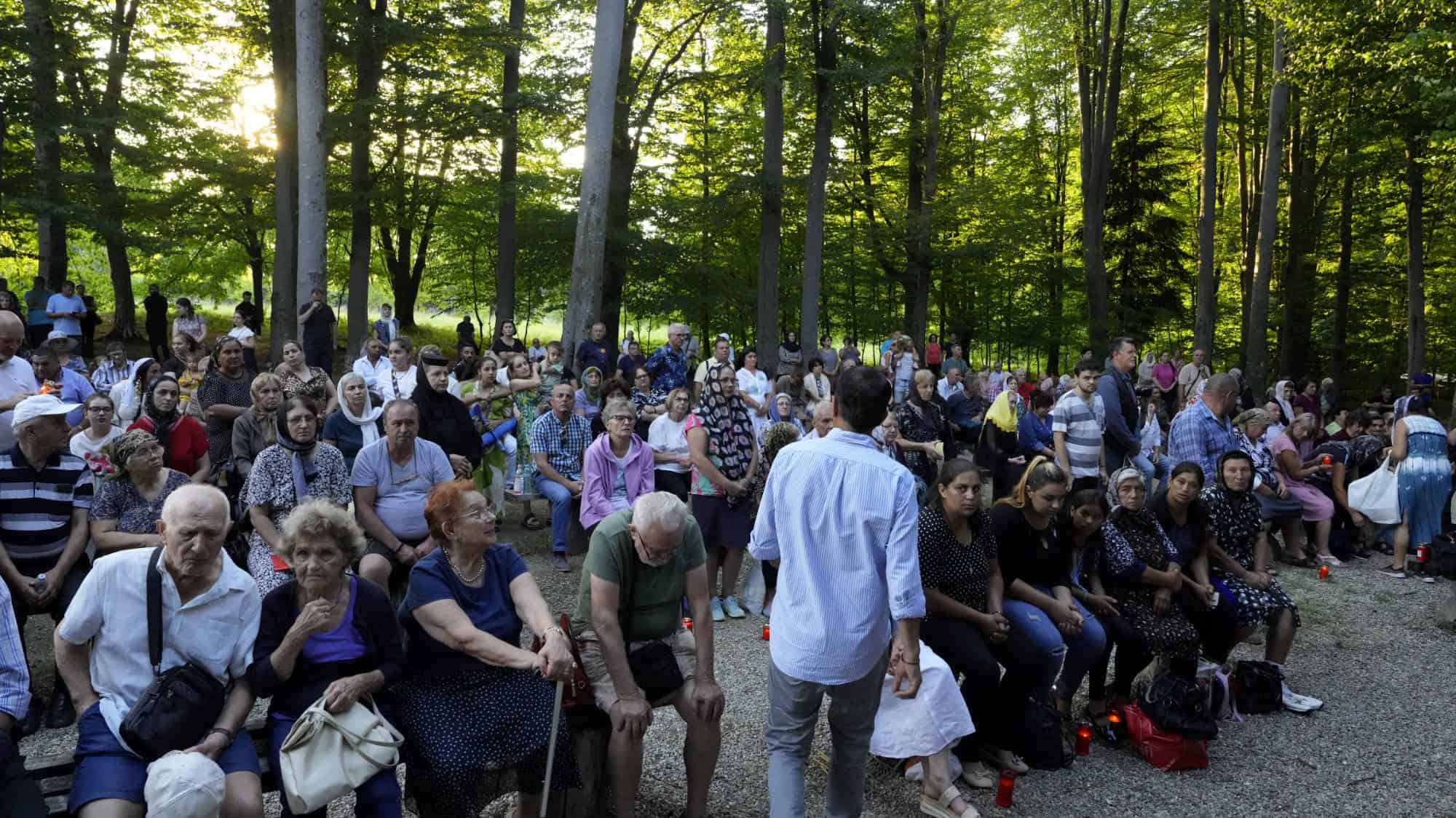 Praznicul Adormirii Maicii Domnului a adunat mii de pelerini la Mănăstirea Brâncoveanu de la Sâmbăta de Sus (foto)