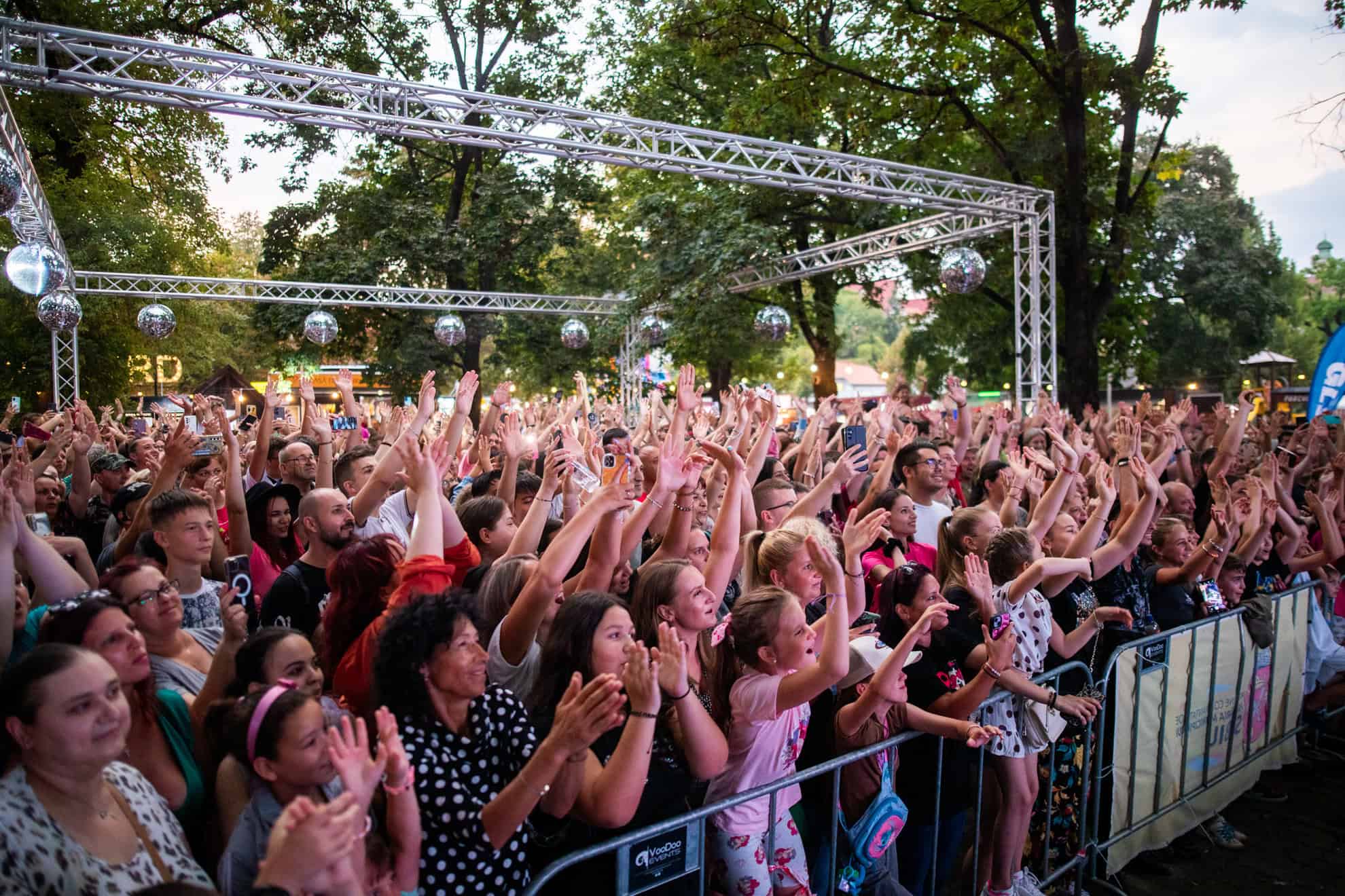 Peste 5.000 de oameni la concertul L.A. la Sibiul de Odinioară. No Mercy urcă pe scenă sâmbătă (video foto)