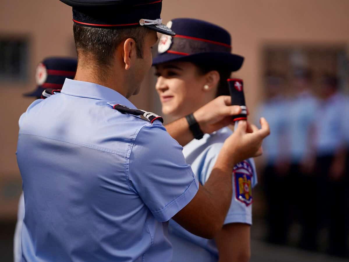 Zeci de pompieri sibieni avansați în grad în cadrul unei ceremonii organizate de ISU (foto)