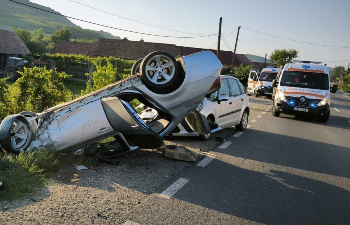 Doua persoane rănite într-un accident produs pe DN14, la Slimnic