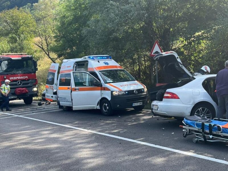 accident cu 3 mașini avariate la robești pe valea oltului