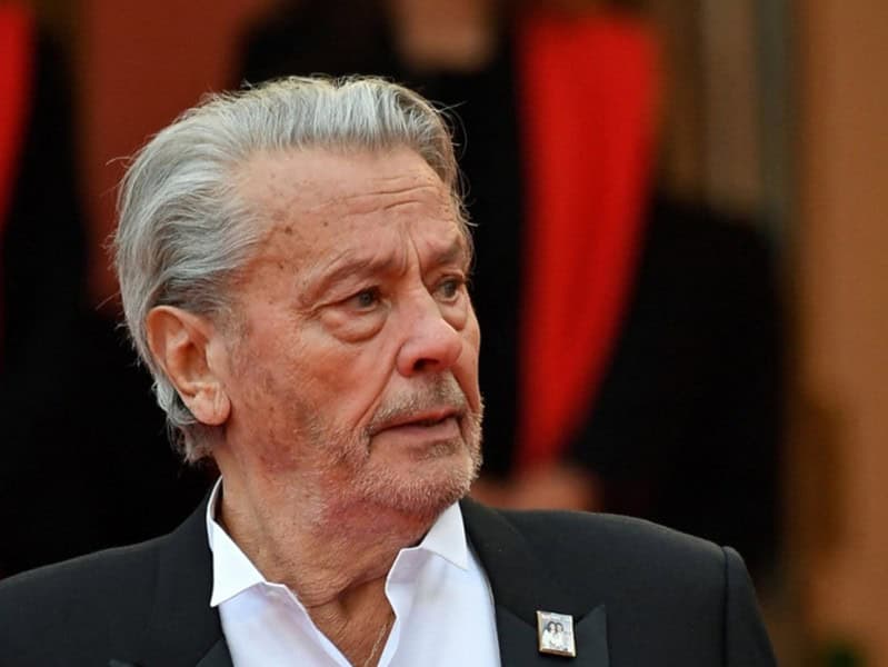 a murit alain delon. celebrul actor avea 88 ani