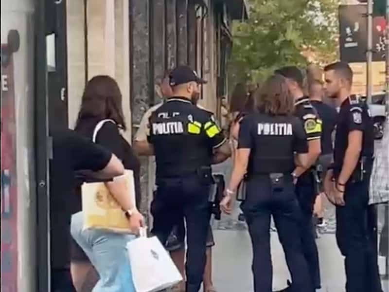 incident halucinant în centrul sibiului. un bărbat a urinat lângă o terasă și a amenințat oamenii cu o armă (video)