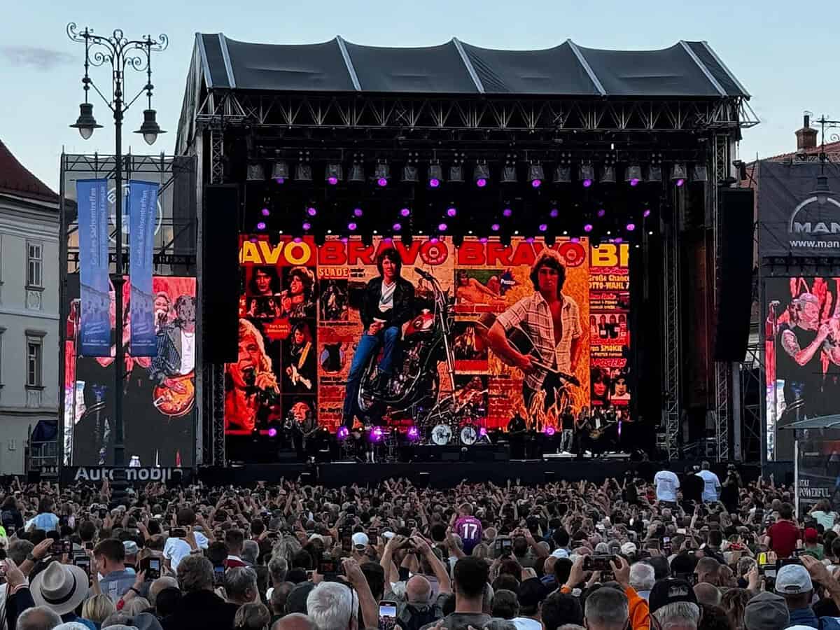 Atmosferă electrizantă la concertul lui Peter Maffay de la Sibiu. Peste 20.000 de sași și iubitori de muzică rock au invadat Piața Mare (foto video)