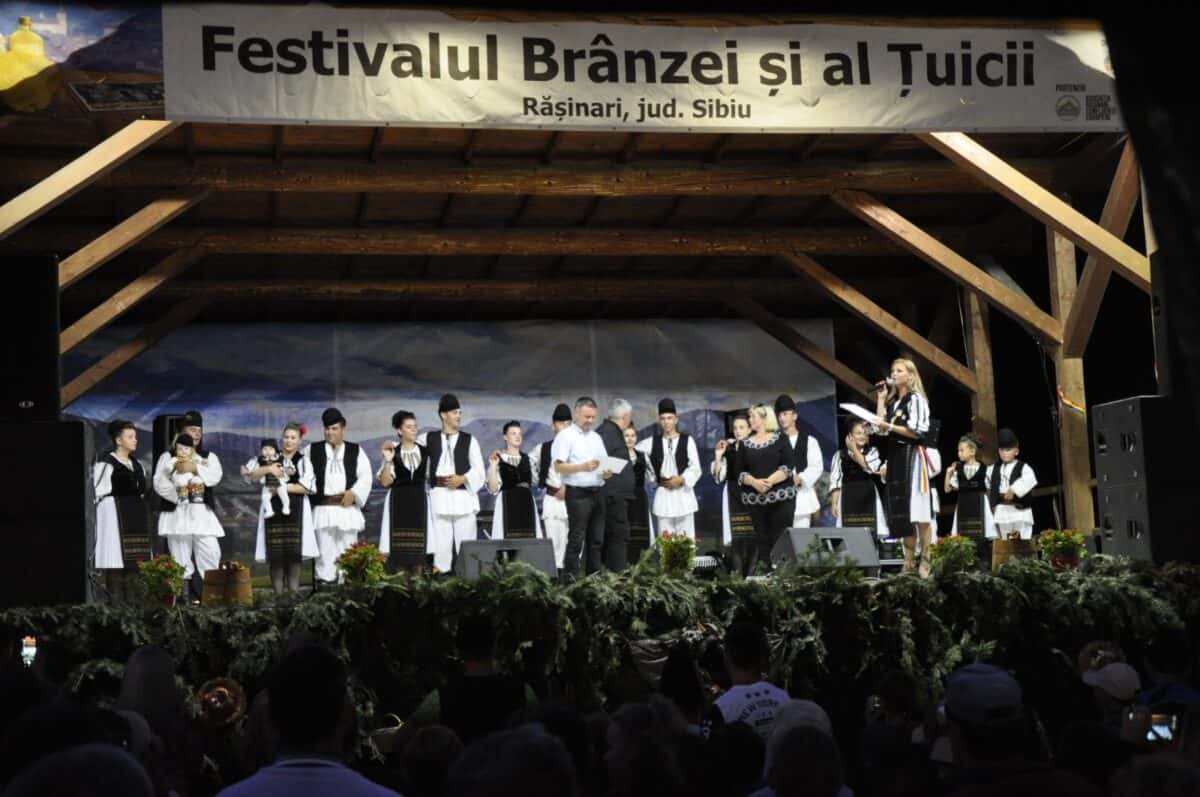 Festivalul Brânzei și al Țuicii de la Rășinari. Folclor, muzică populară și drumeții