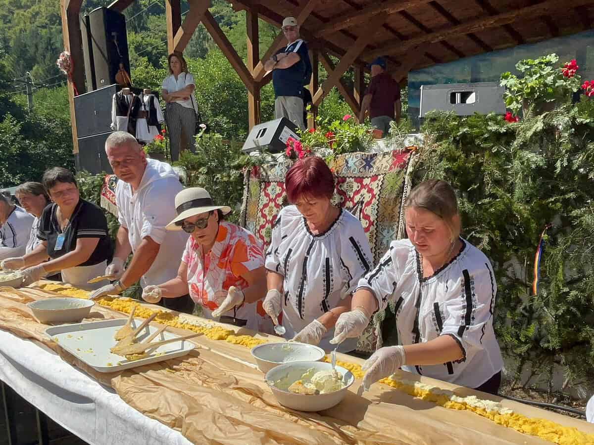 Mega bulz de 62 de metri la Festivalul Brânzei și al Țuicii de la Rășinari. Primar: „Ducem tradiția mai departe” (foto video)