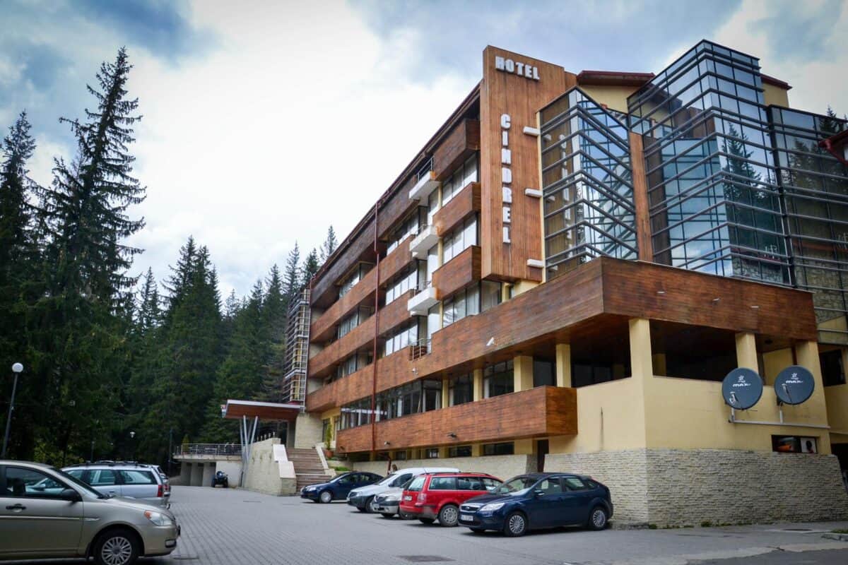 concluziile anchetei dsp în urma focarului de toxiinfecție de la hotelul din păltiniș. bucătarul a fost amendat