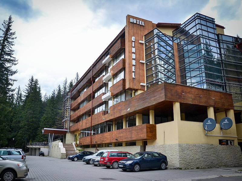 concluziile anchetei dsp în urma focarului de toxiinfecție de la hotelul din păltiniș. bucătarul a fost amendat