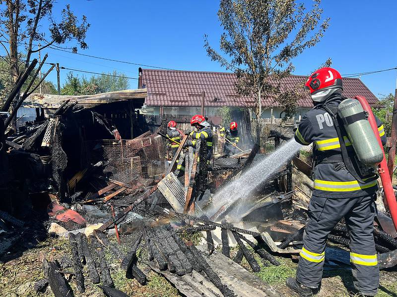 Incendiu într-o gospodărie din Mârșa (foto, update)