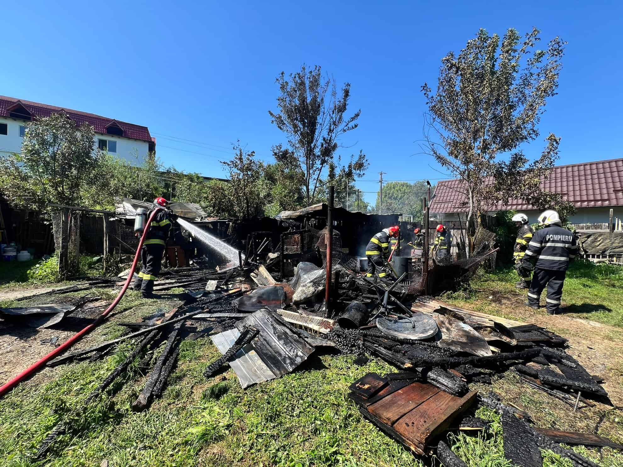 Incendiu într-o gospodărie din Mârșa (foto, update)