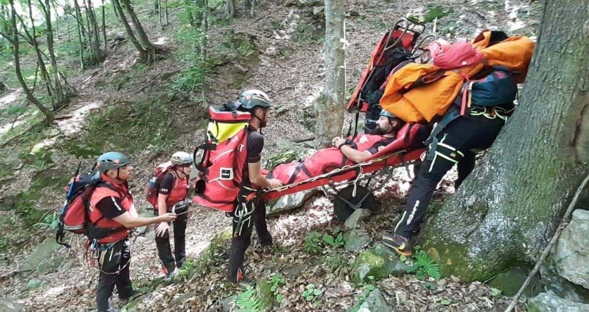 salvamontiștii din sibiu intervin pentru salvarea unui turist rănit în canionul valea lui stan