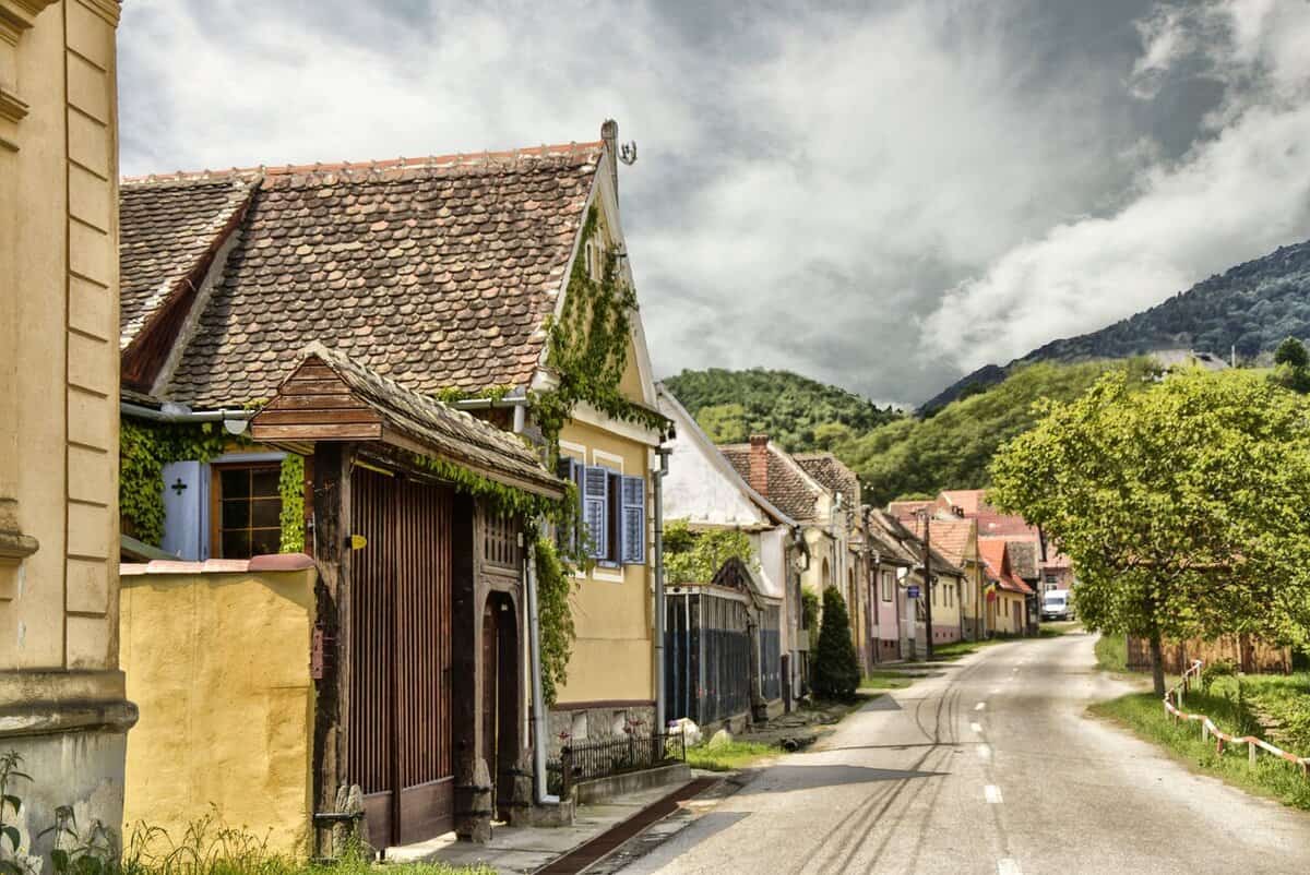 sibiel, desemnat cel mai frumos sat turistic din românia. vizitatorii sunt impresionați de peisajele spectaculoase