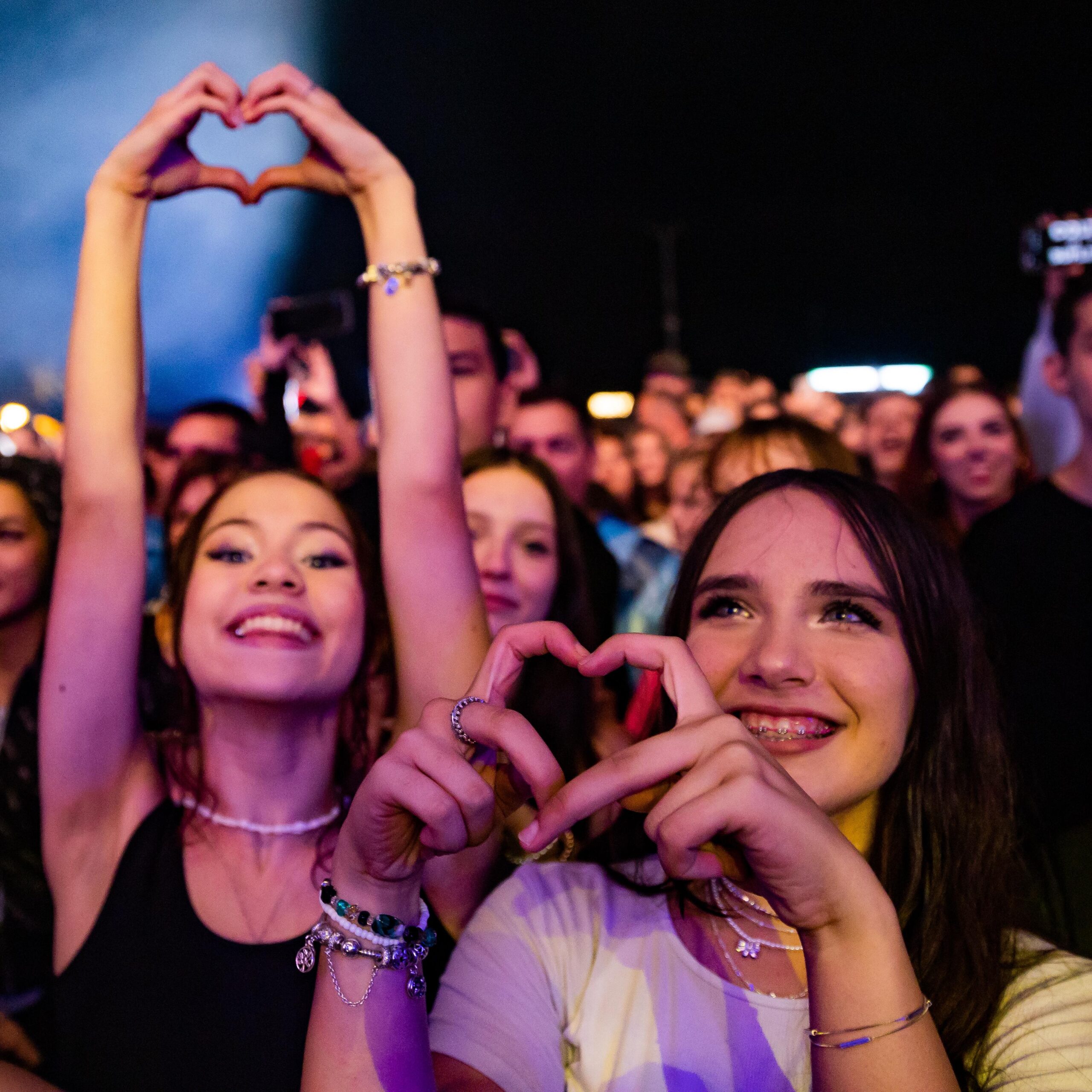 peste 20.000 de participanți la festivalul ”i love șopa”. 14.000 au venit cu autobuzul