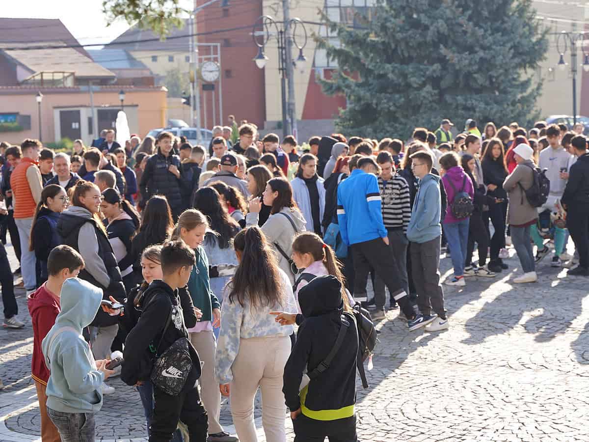 Peste 700 de voluntari prezenți sâmbătă dimineață la „Let’s do it, Mediaș!” (foto)