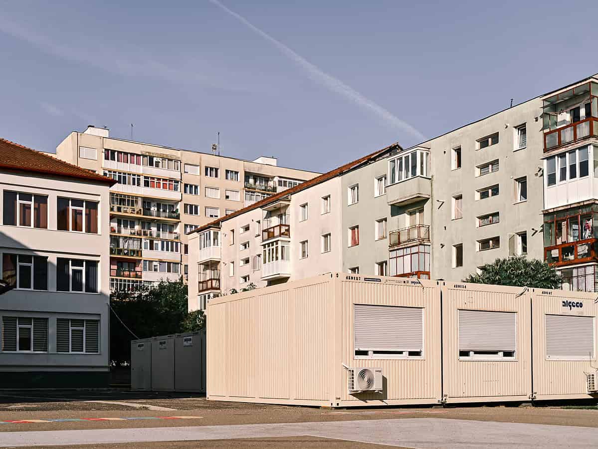 primăria sibiu amplasează 16 structuri modulare pentru a suplimenta spațiile în școlile din municipiu