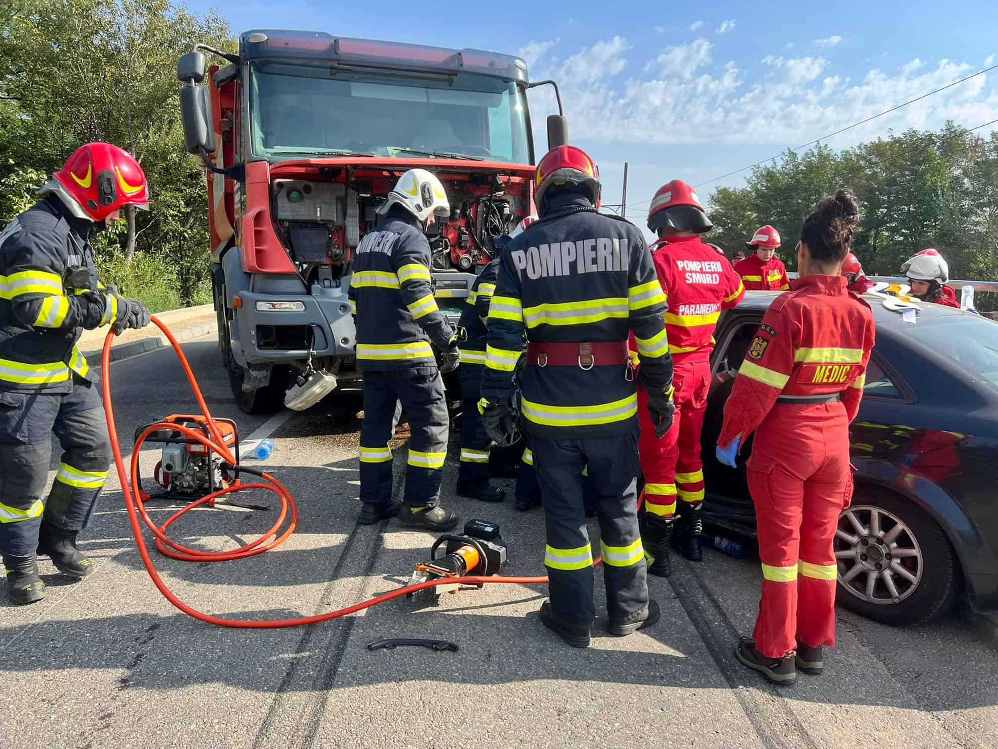 update accident grav la rășinari. un șofer de 25 de ani, dus la spital (foto)