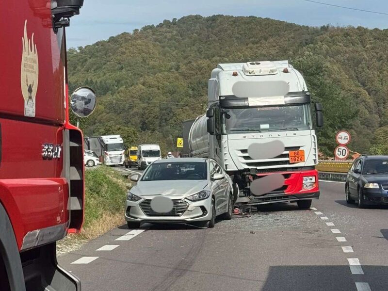 Accident cu 3 persoane rănite pe DN7 între Sibiu și Rm.Vâlcea (foto)