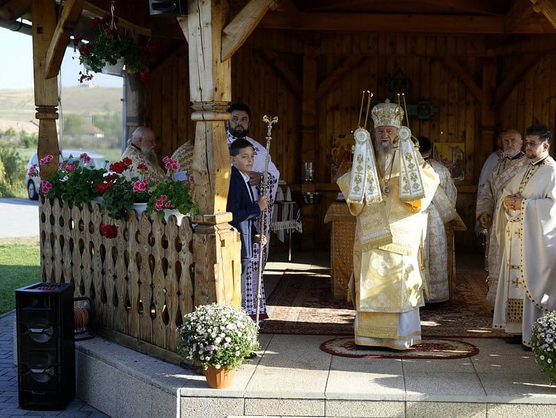 biserica din cristian resfințită de mitropolitul ardealului, după ce a fost restaurată (foto)