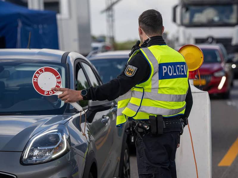 germania reintroduce controalele la toate frontierele