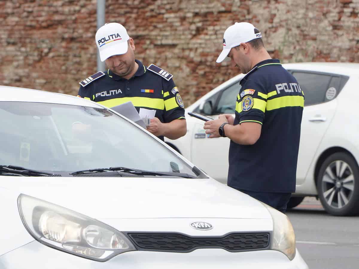 Sibian de 19 ani prins de 2 ori într-o zi fără permis la volan, în Alba