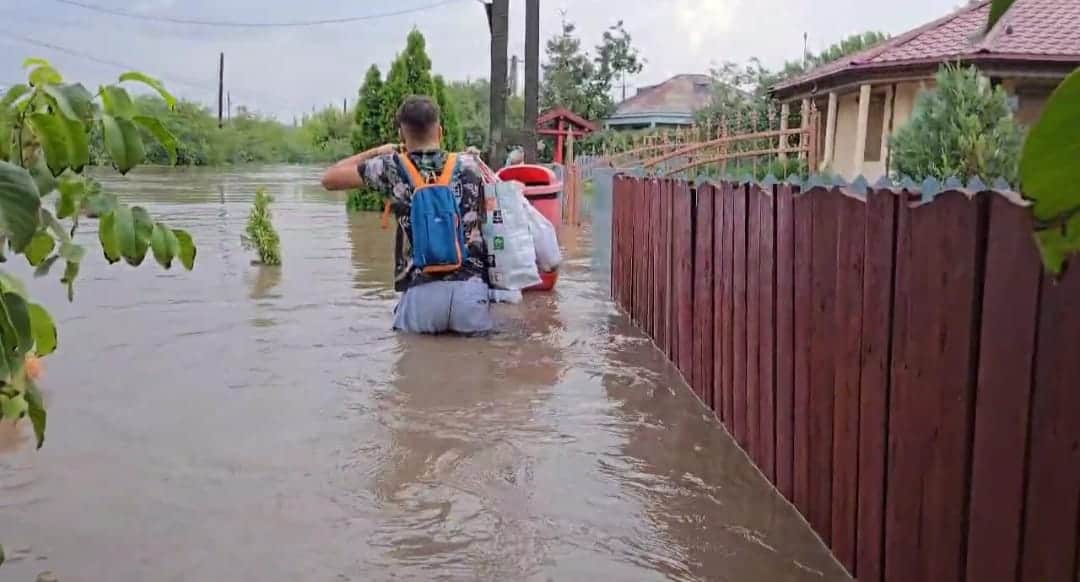 Ploile fac ravagii în Galați și Vaslui. Cel puțin doi oameni au murit și peste 100 au fost evacuați (video foto)