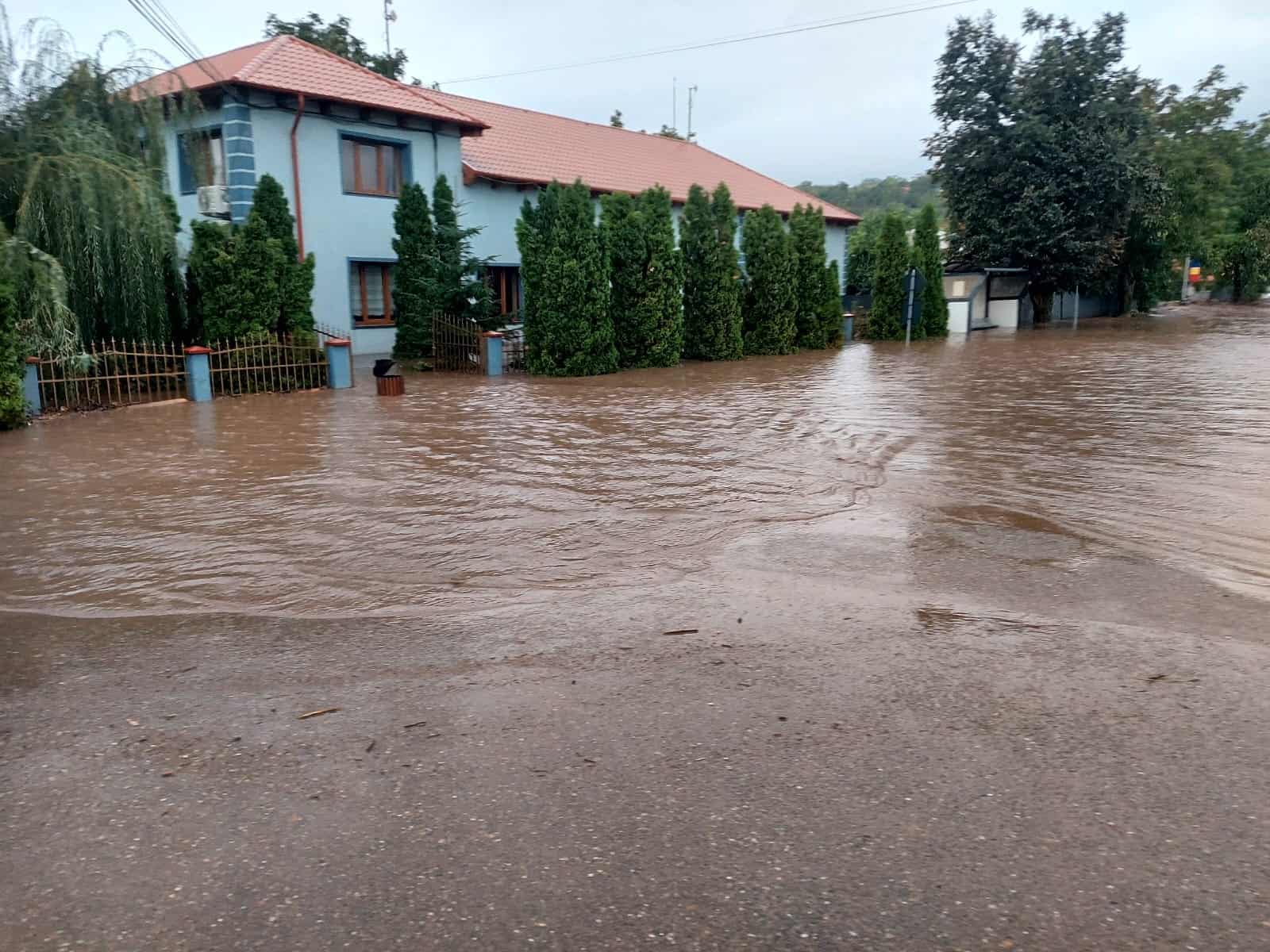 Ploile fac ravagii în Galați și Vaslui. Cel puțin doi oameni au murit și peste 100 au fost evacuați (video foto)