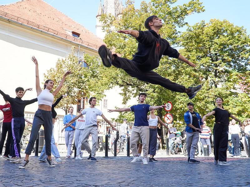 săptămâna mobilității europene la sibiu. dans, mișcare și multă distracție în piața mare (foto video)