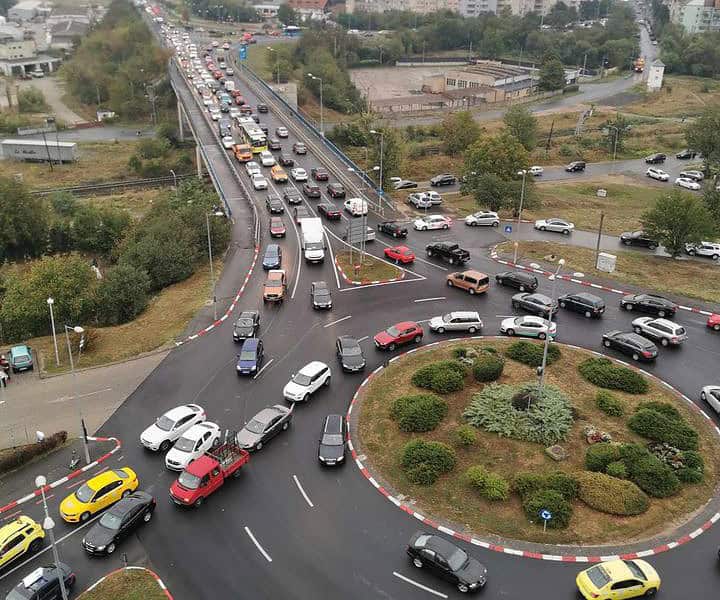 trafic sufocant în zona viaductului din vasile aaron. cozi interminabile în toate direcțiile (video)