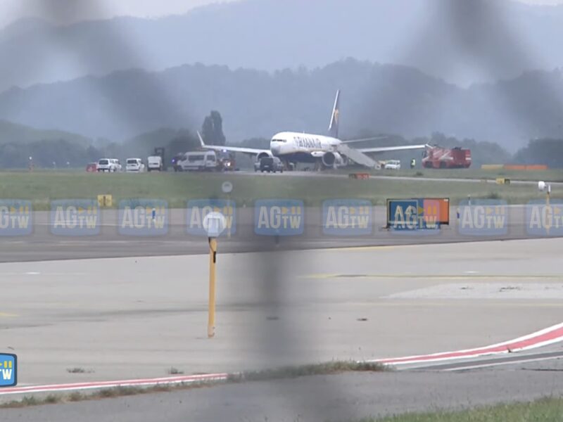 panică într-un avion ryanair. a luat foc înainte de decolare (video)