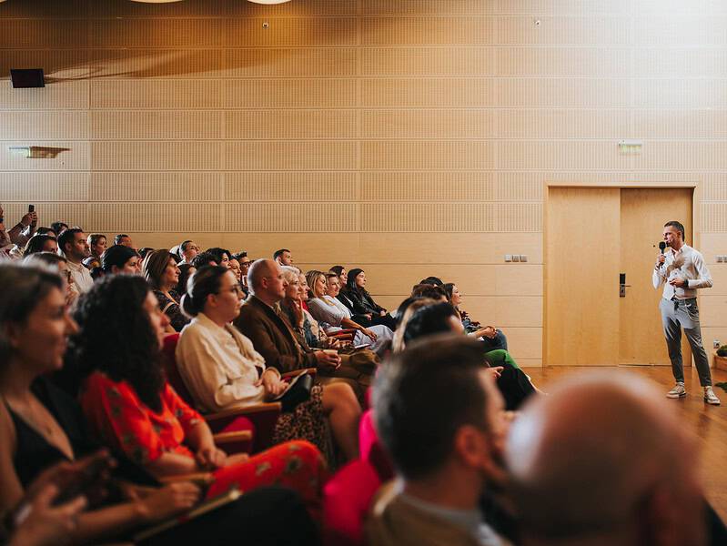 7 designeri de renume vin la design day sibiu cu sfaturi pentru casa ta. premii în servicii.