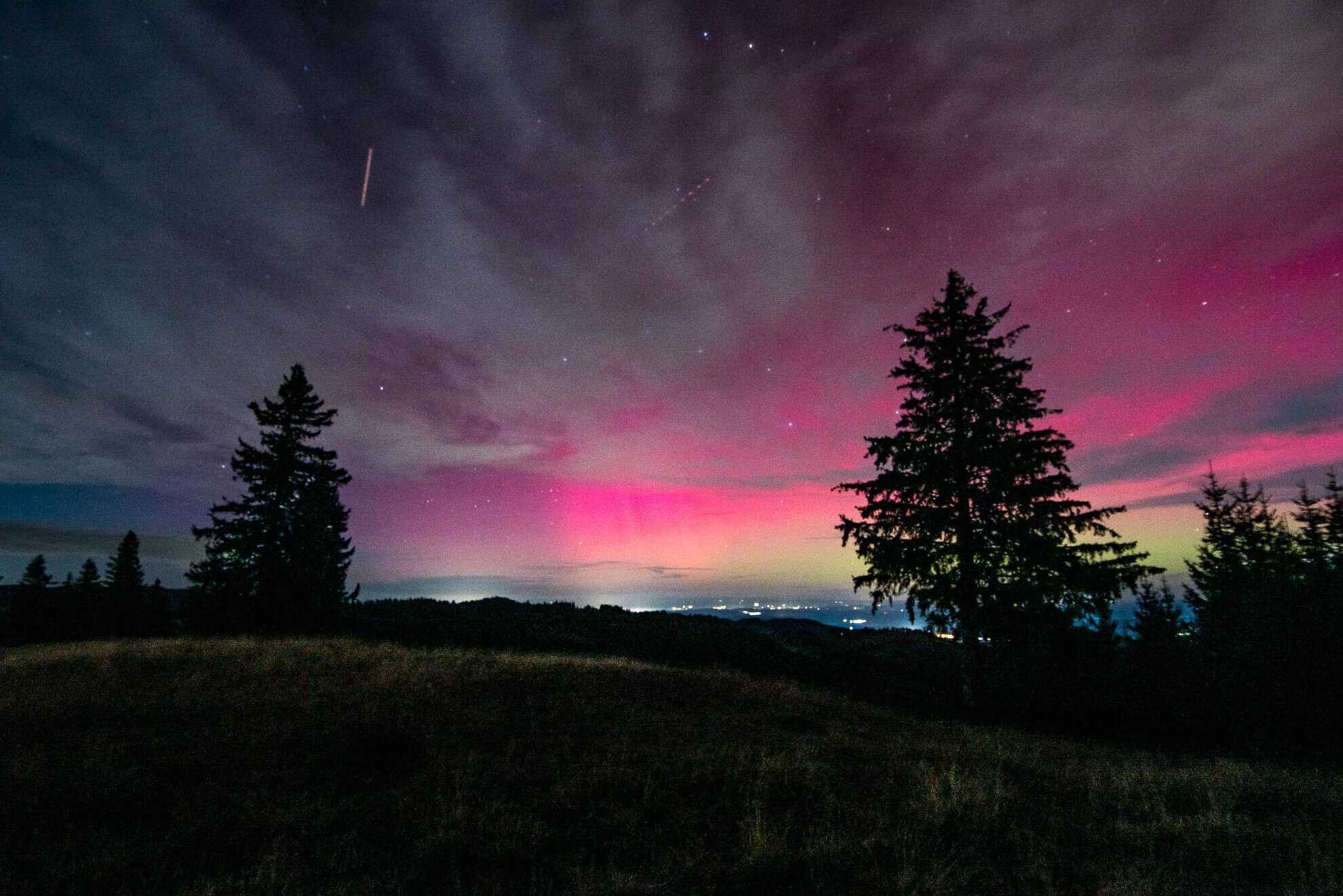 imagini superbe cu aurora boreală la sibiu. spectacol unic pe cerul orașului (foto)