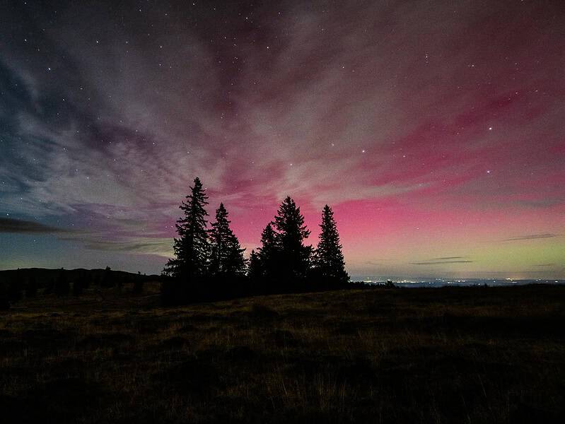 imagini superbe cu aurora boreală la sibiu. spectacol unic pe cerul orașului (foto)